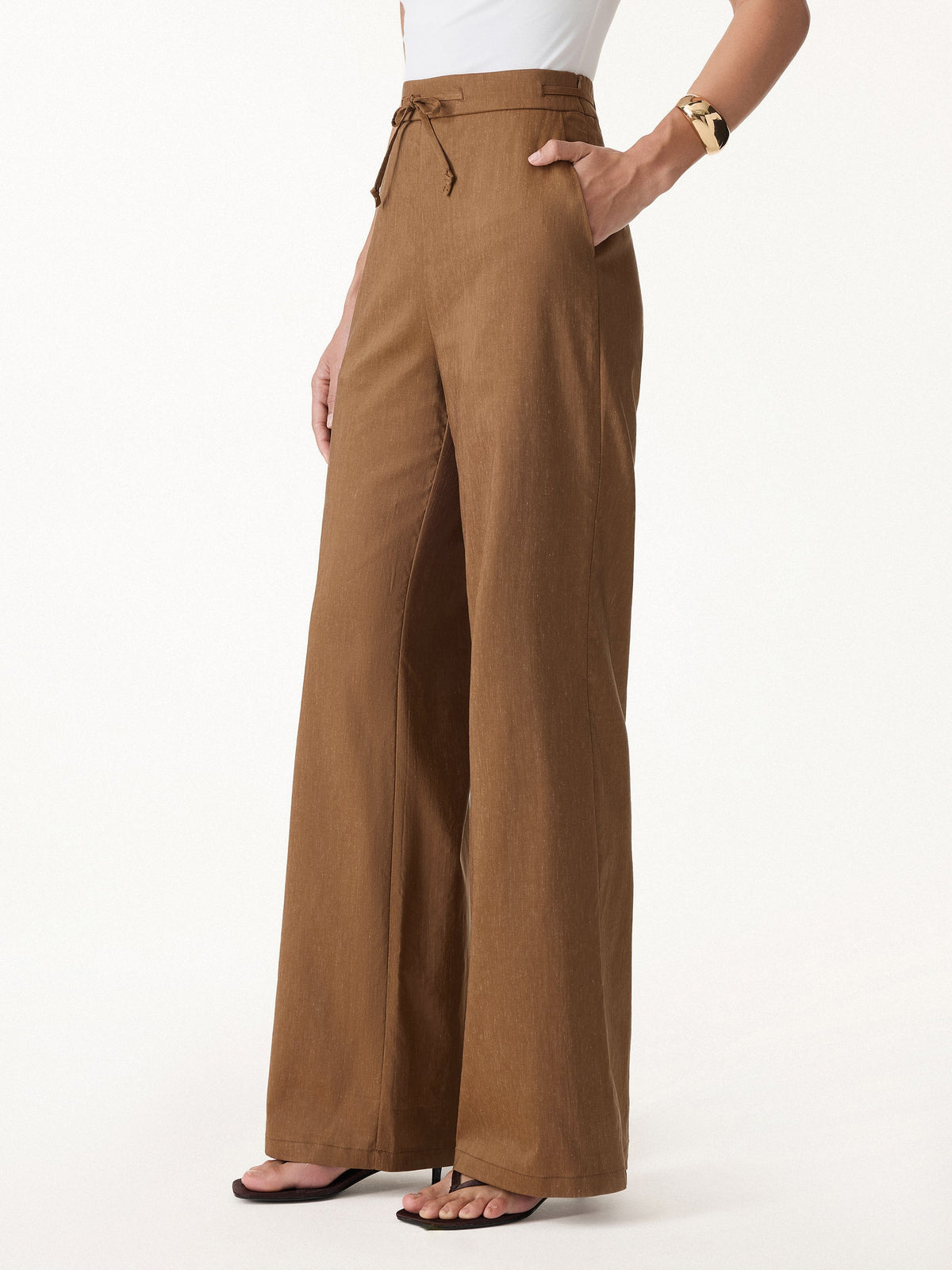 Weite Hose mit Kordelzug und Taschen